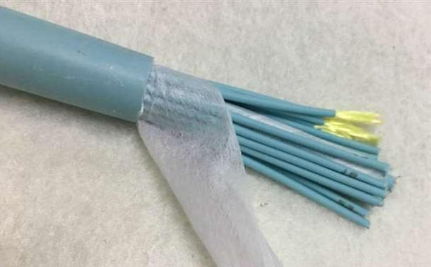 黄石市欧孚光缆厂家：室内光缆和室外光缆的区别